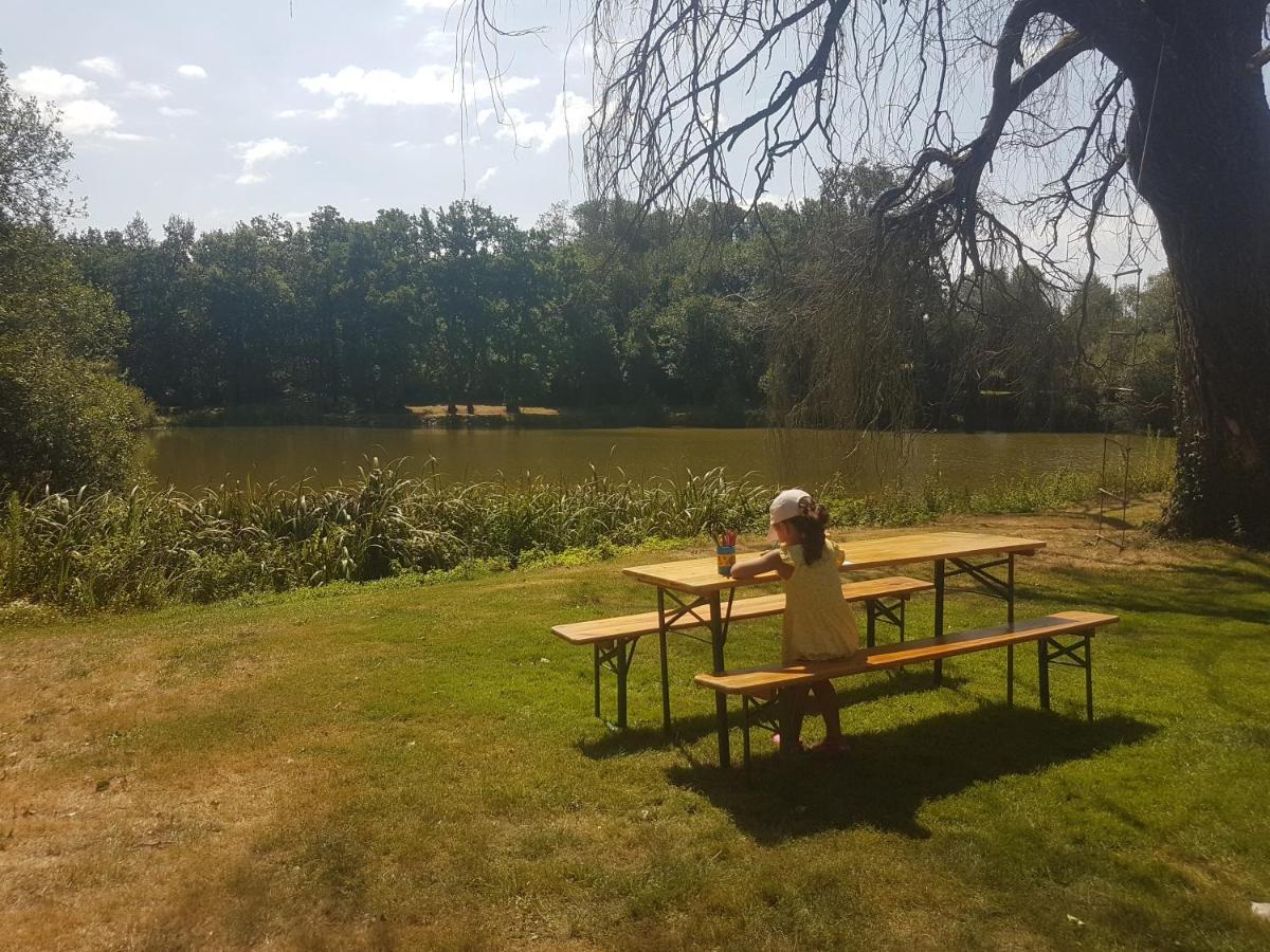Camping De La Chagnee Saint-Aubin-le-Cloud Εξωτερικό φωτογραφία